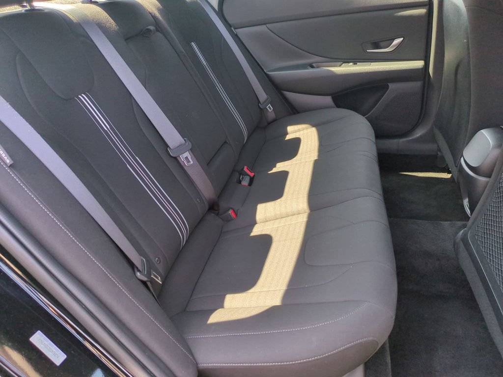 Used 2025 Hyundai Elantra SEL FWD image 30