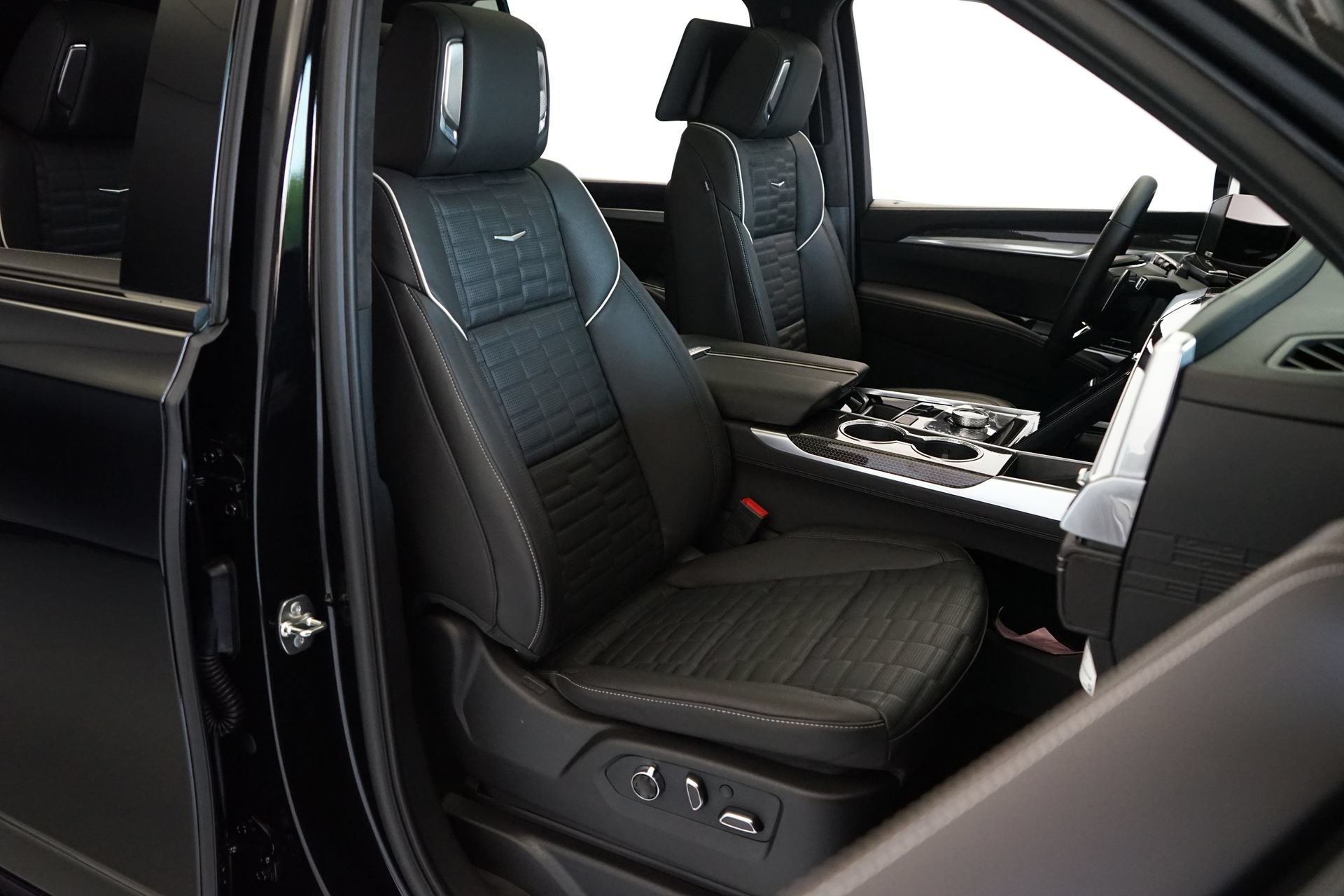 Used 2026 Cadillac Escalade ESV V AWD/4WD image 10