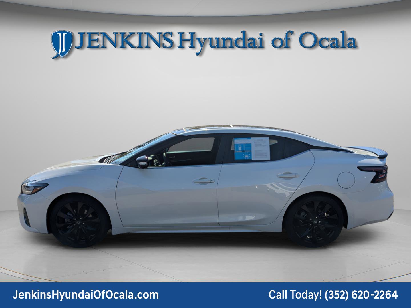 Used 2023 Nissan Maxima SR w/ Sport Mat Group image 7