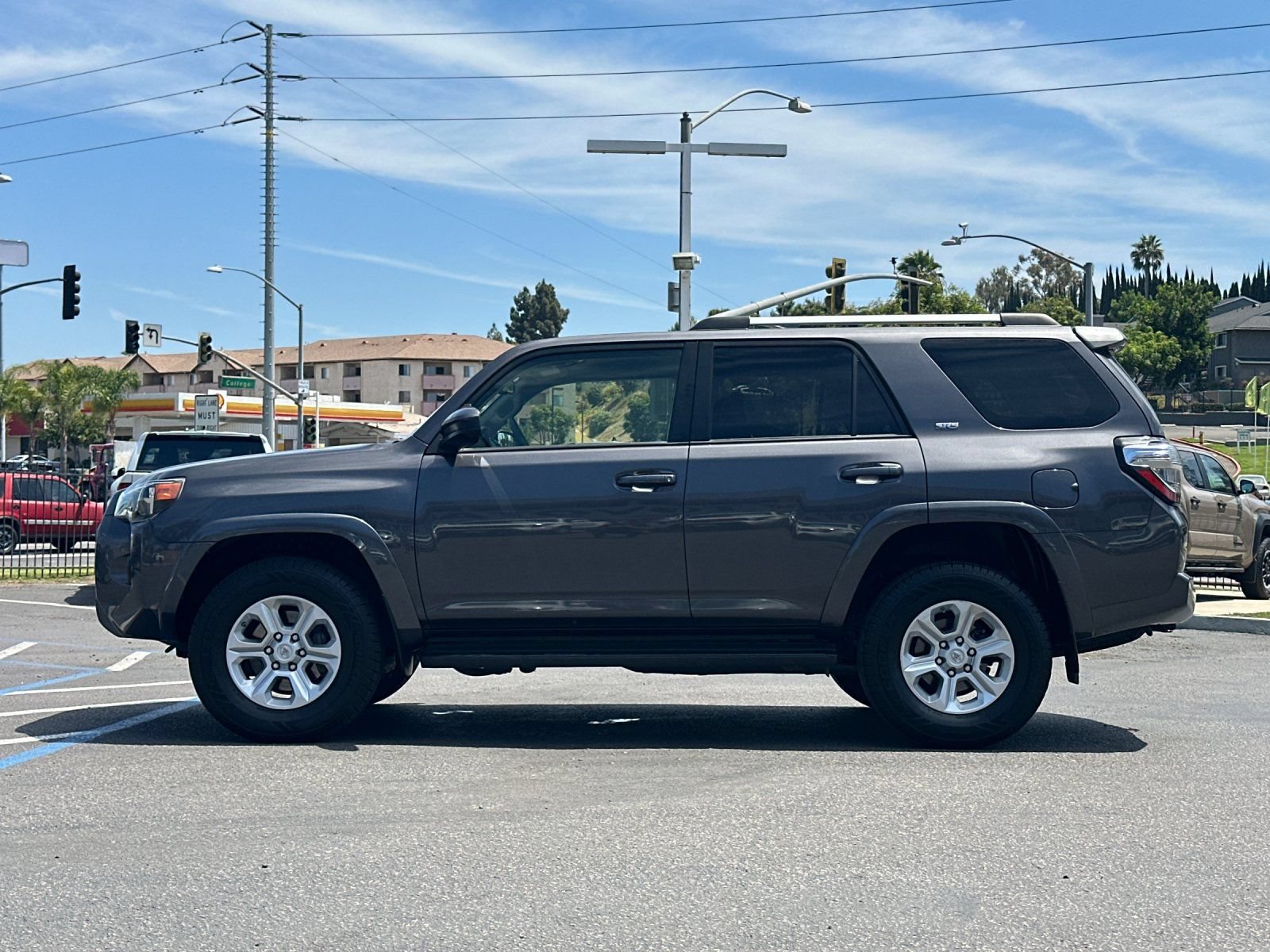 Used 2021 Toyota 4Runner SR5 AWD/4WD image 2