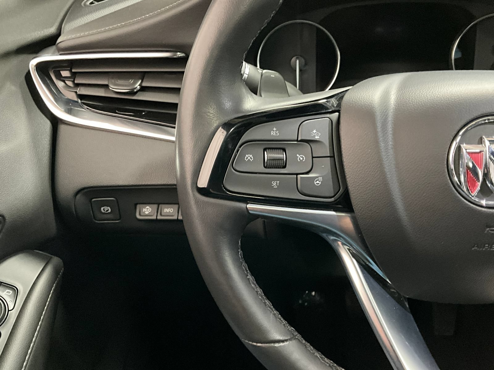 Used 2024 Buick Enclave Avenir w/ Avenir Technology Package AWD/4WD image 19