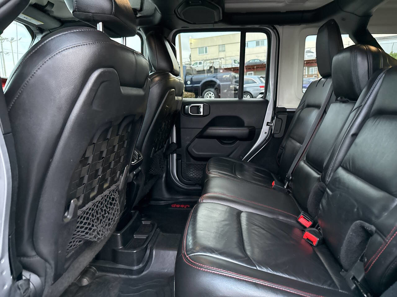 Used 2018 Jeep Wrangler Unlimited Rubicon w/ Uconnect 4C Nav & Sound Group image 23