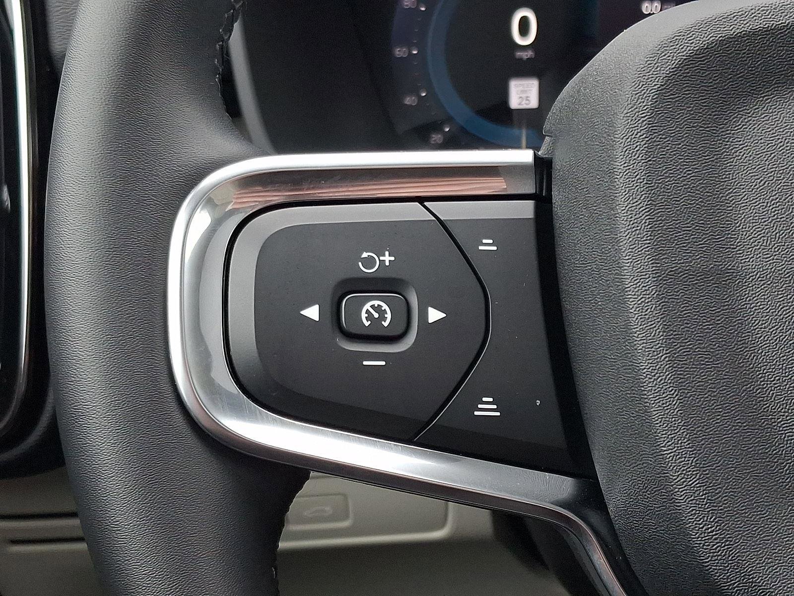 Certified 2023 Volvo XC40 B5 Ultimate w/ Protection Package Premier AWD/4WD image 23