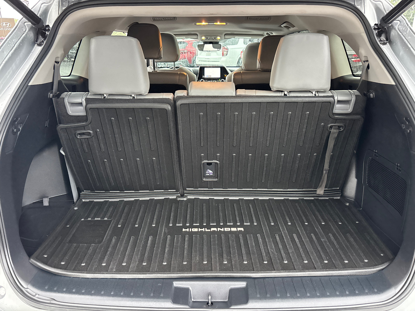 Used 2023 Toyota Highlander XLE AWD/4WD image 9