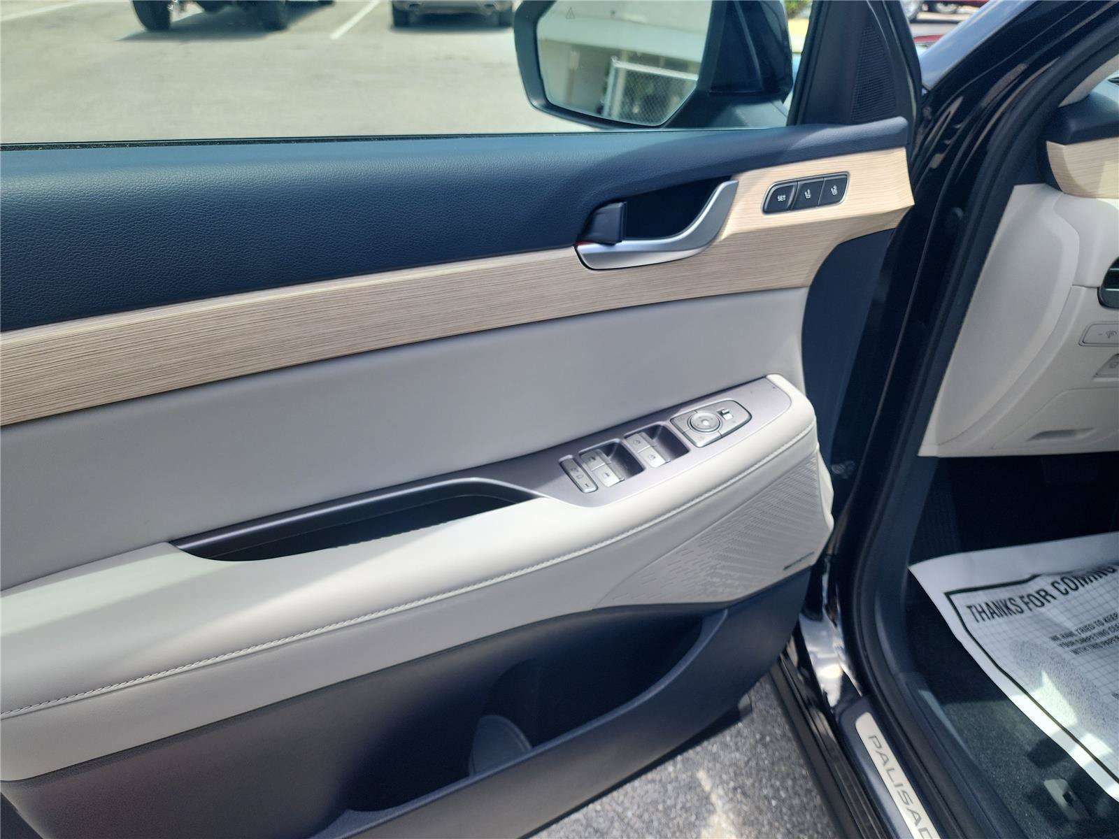 Used 2024 Hyundai Palisade Limited FWD image 12