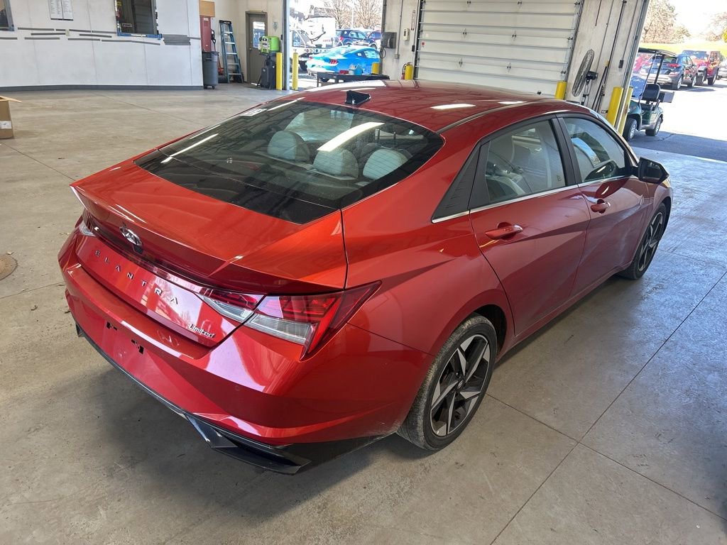 Used 2022 Hyundai Elantra Limited w/ Cargo Package image 4