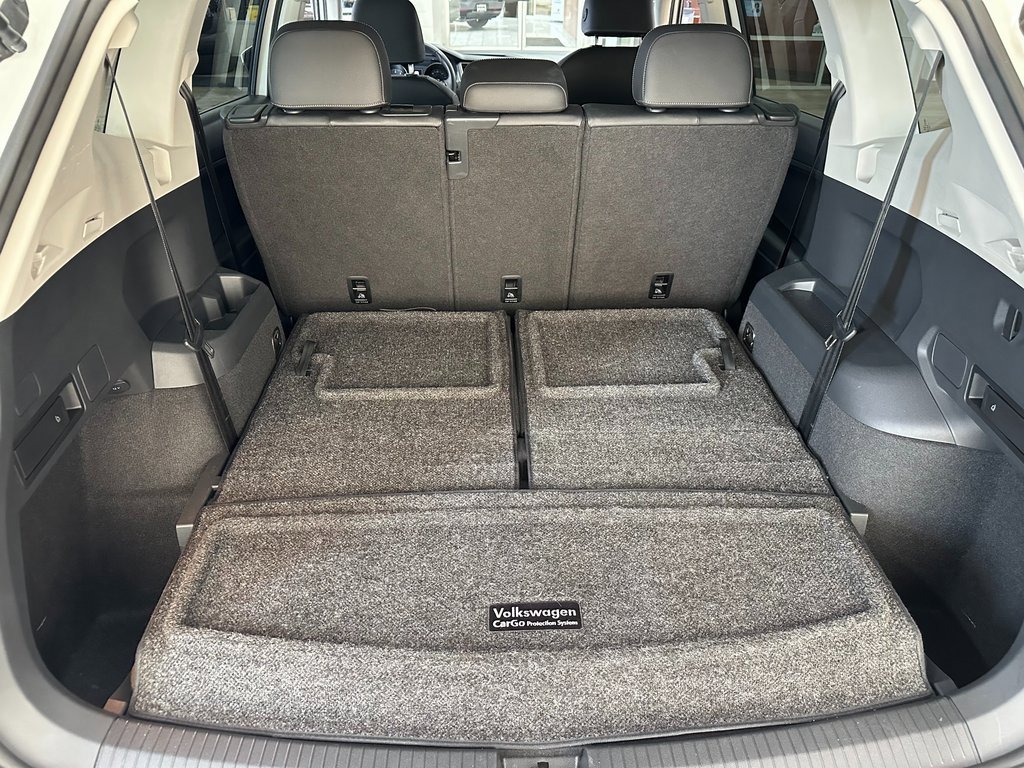 Used 2020 Volkswagen Tiguan SE w/ Panoramic Sunroof Package image 40