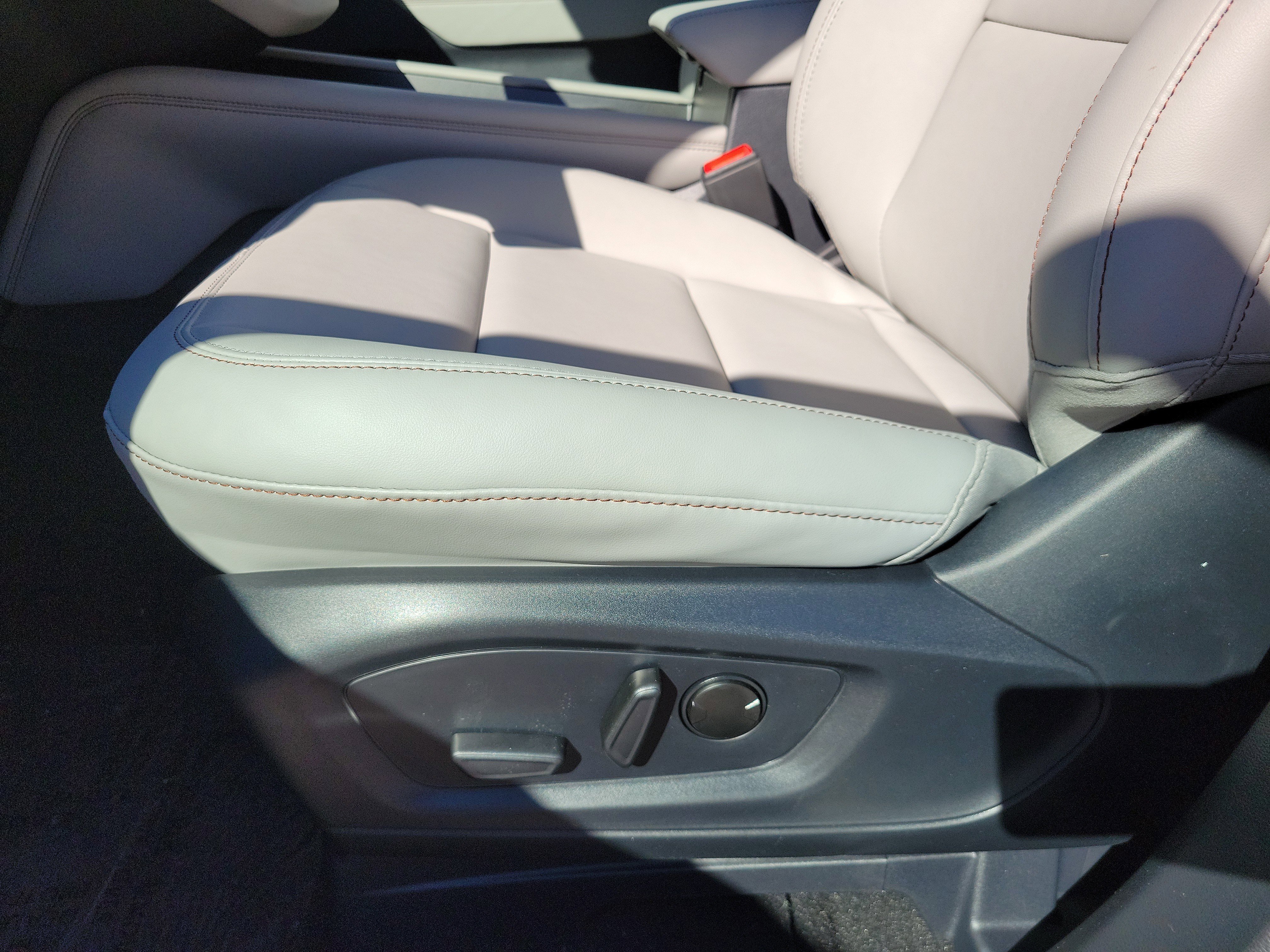 New 2026 Ford Explorer Active w/ Active Comfort Package image 14