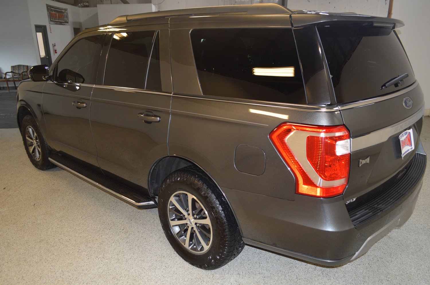 Used 2020 Ford Expedition XLT w/ Equipment Group 202A AWD/4WD image 5