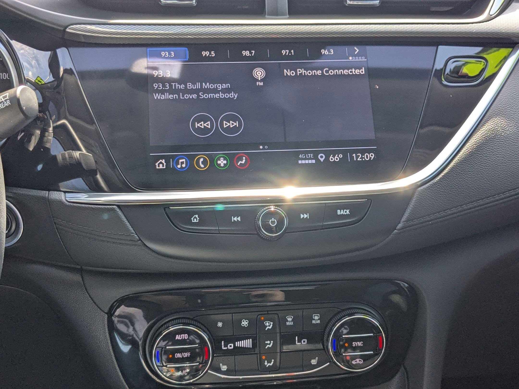 Used 2022 Buick Encore GX Essence w/ Experience Buick Package image 25