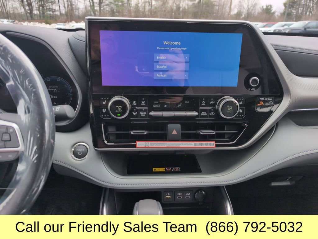 New 2026 Toyota Highlander Platinum image 17