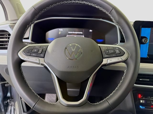 New 2026 Volkswagen Taos SE image 12