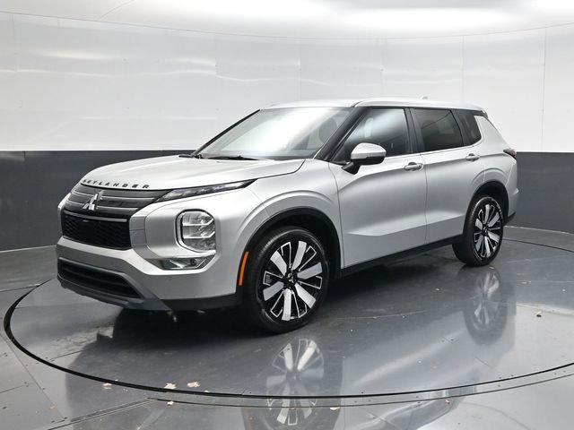 Used 2025 Mitsubishi Outlander SE image 7