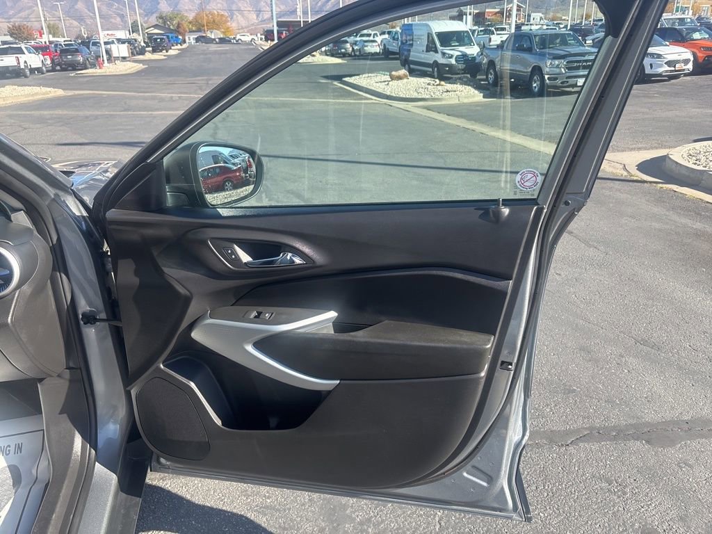 Used 2025 Chevrolet Trax LS image 14