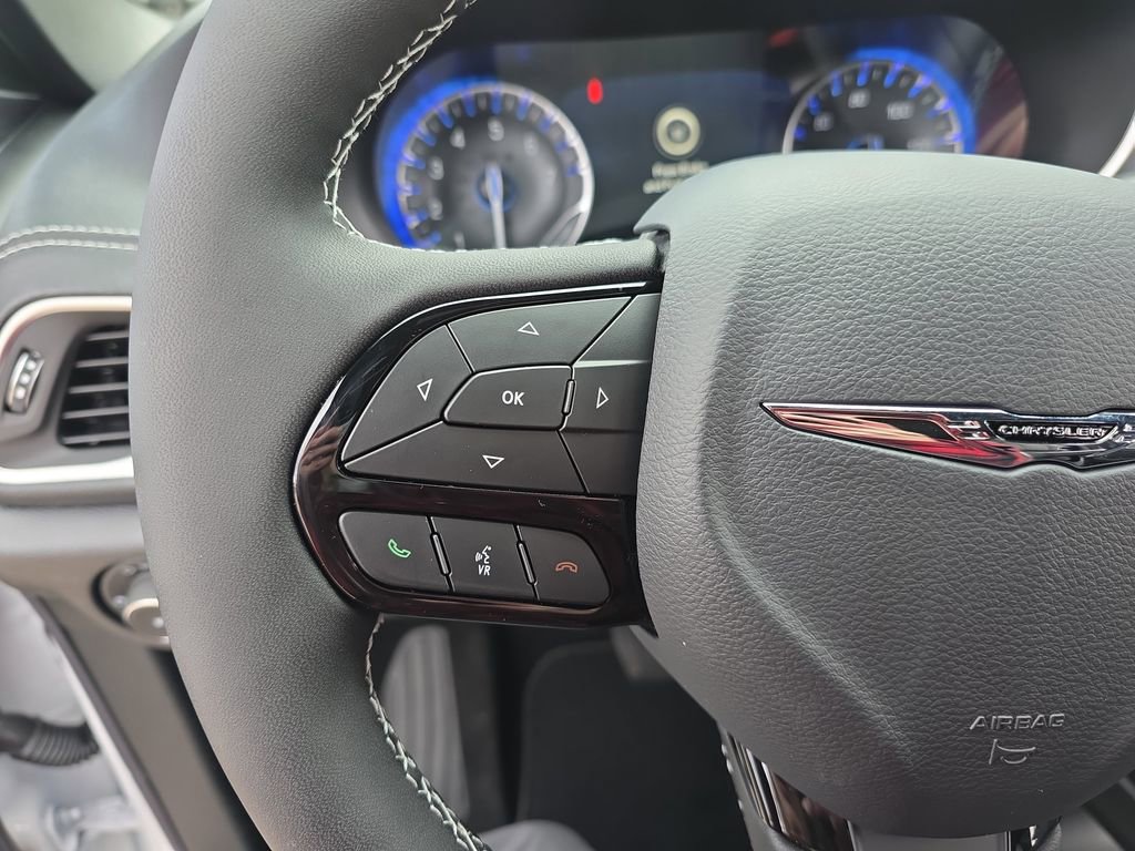 New 2026 Chrysler Pacifica Limited w/ Uconnect Theater Family Group image 19