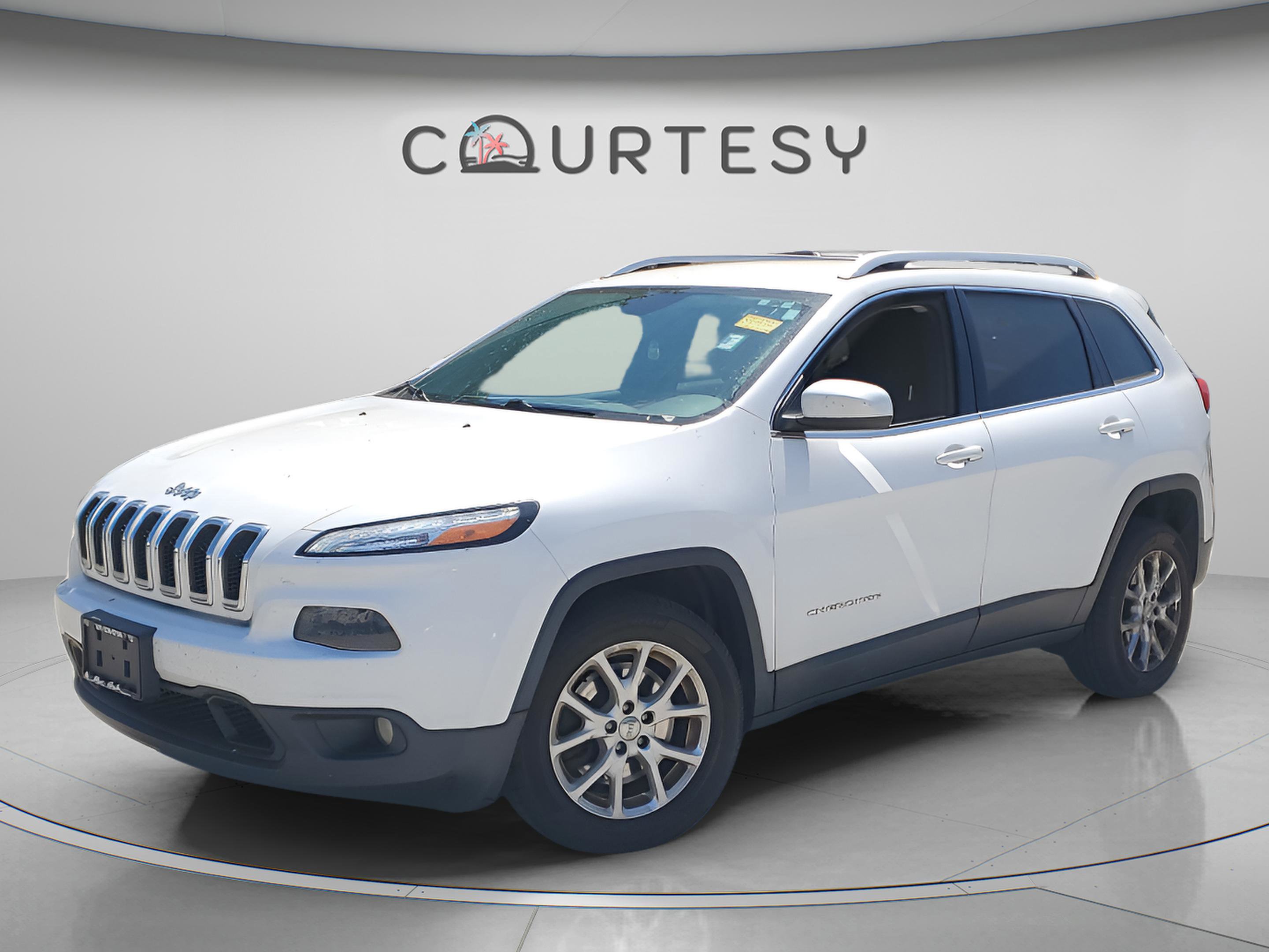 Used 2017 Jeep Cherokee Latitude FWD image 1