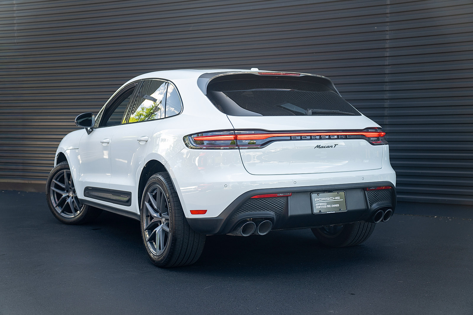 Certified 2026 Porsche Macan Turbo AWD/4WD image 3