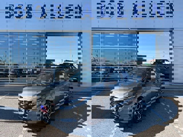 Used 2025 Nissan Sentra SR image 1