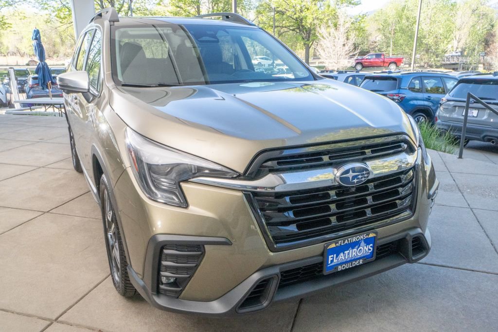 Used 2023 Subaru Ascent Limited w/ Technology Package AWD/4WD image 2