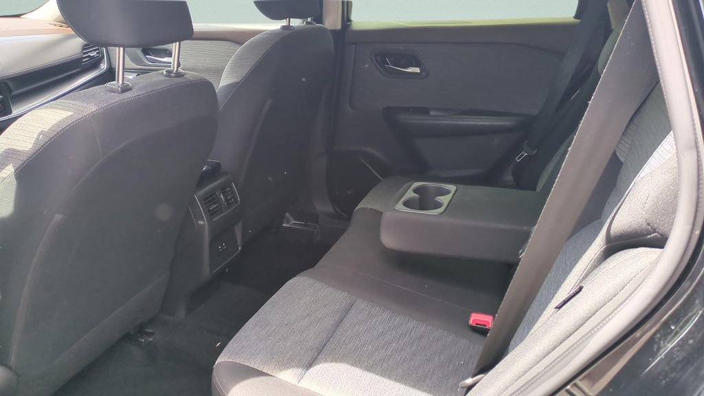 Used 2023 Nissan Rogue SV image 12