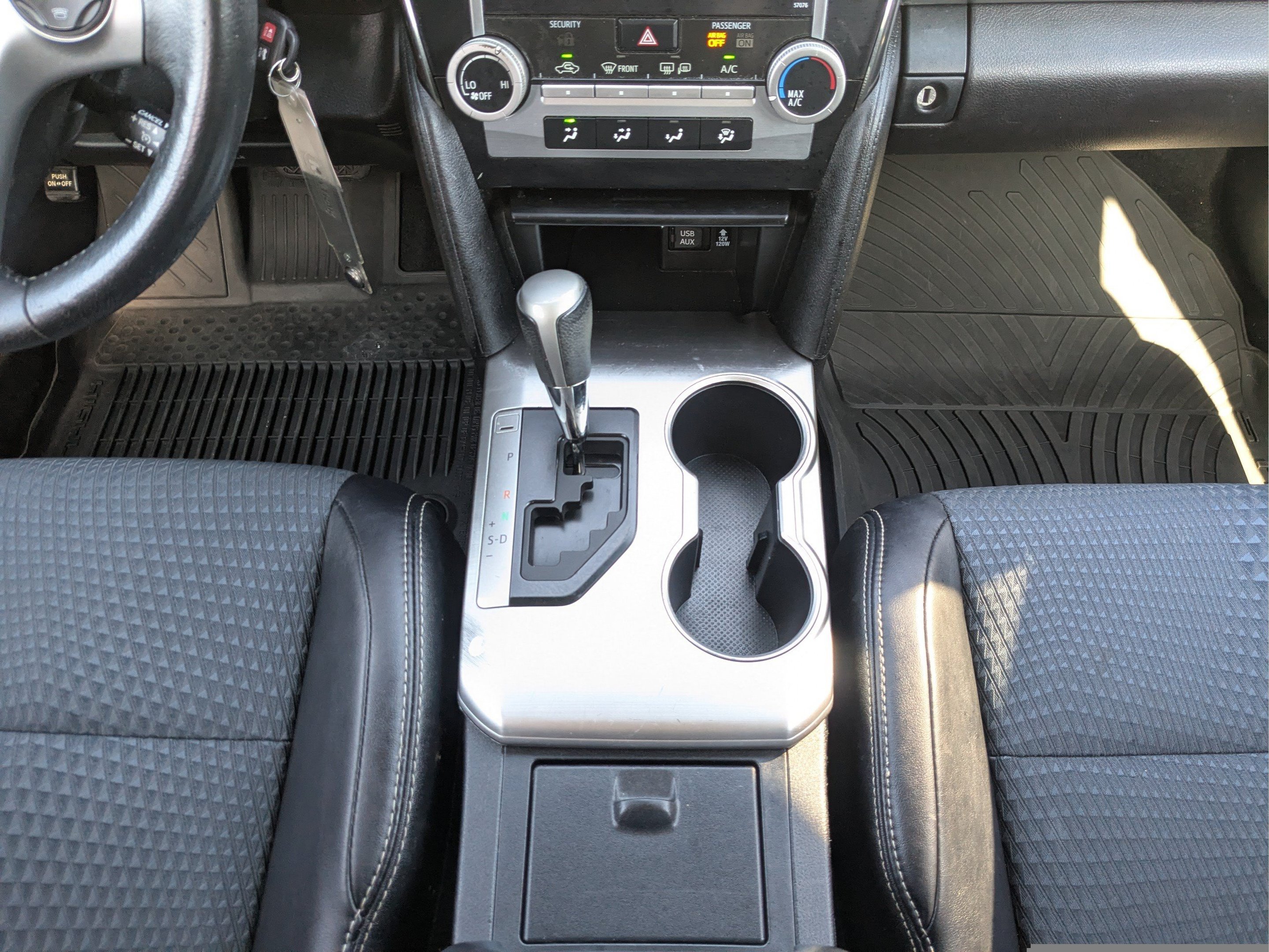 Used 2014 Toyota Camry SE FWD image 19