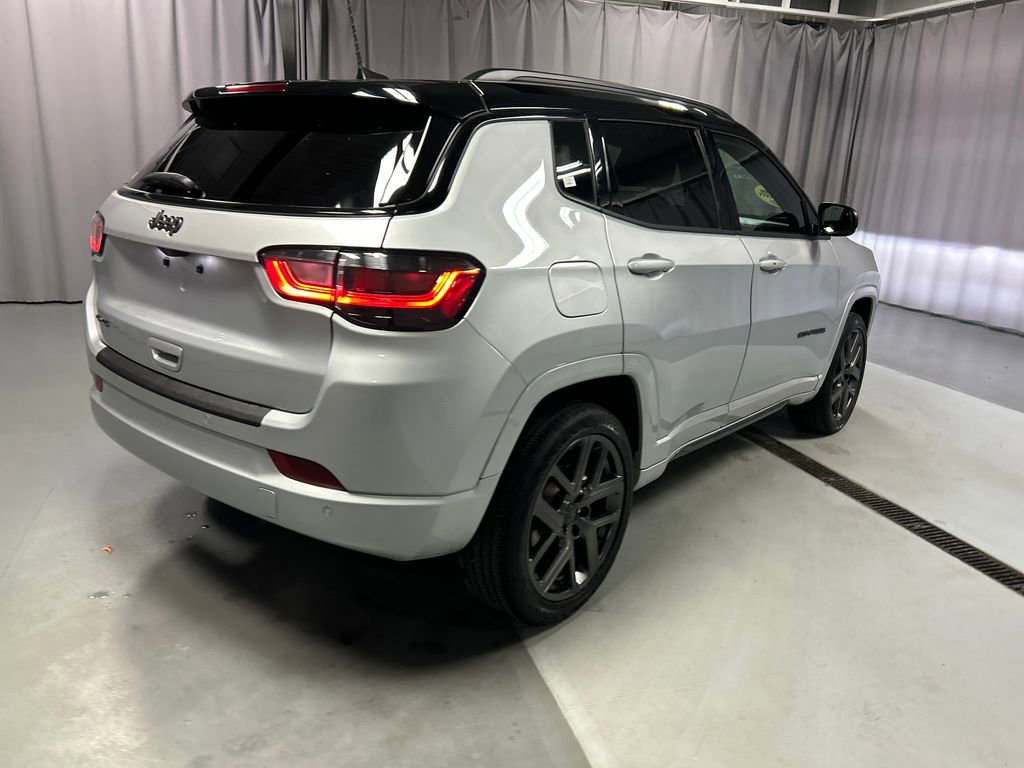 Used 2024 Jeep Compass Limited w/ High Altitude Package image 7