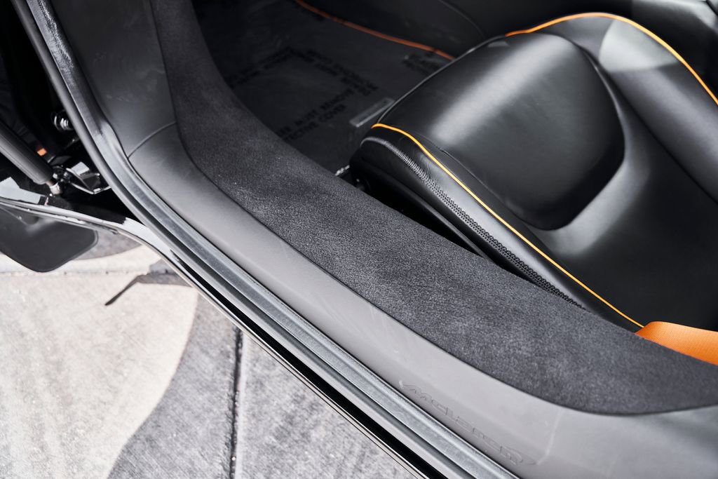 Used 2024 McLaren Artura image 34