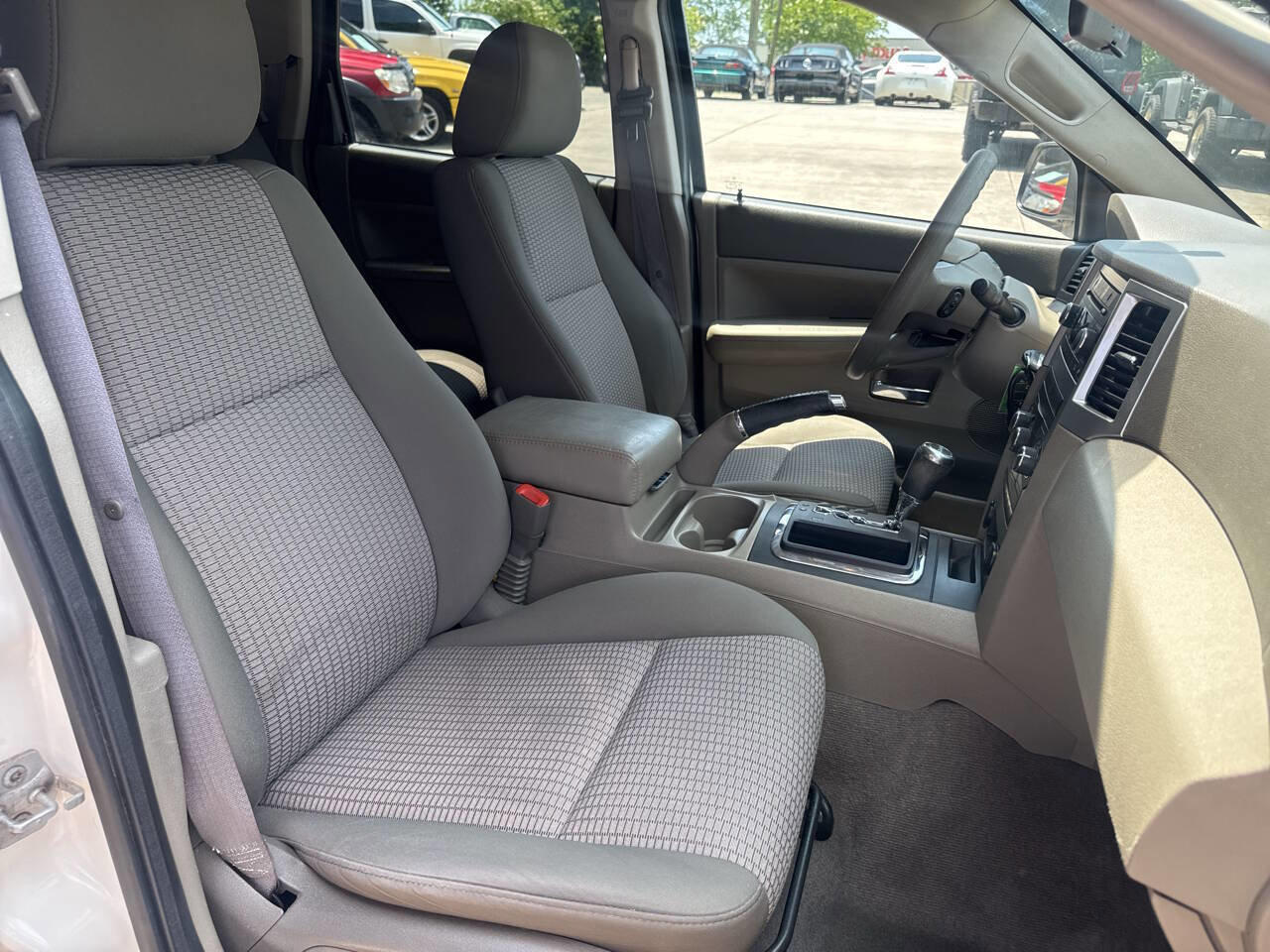 Used 2009 Jeep Grand Cherokee Laredo AWD/4WD image 14