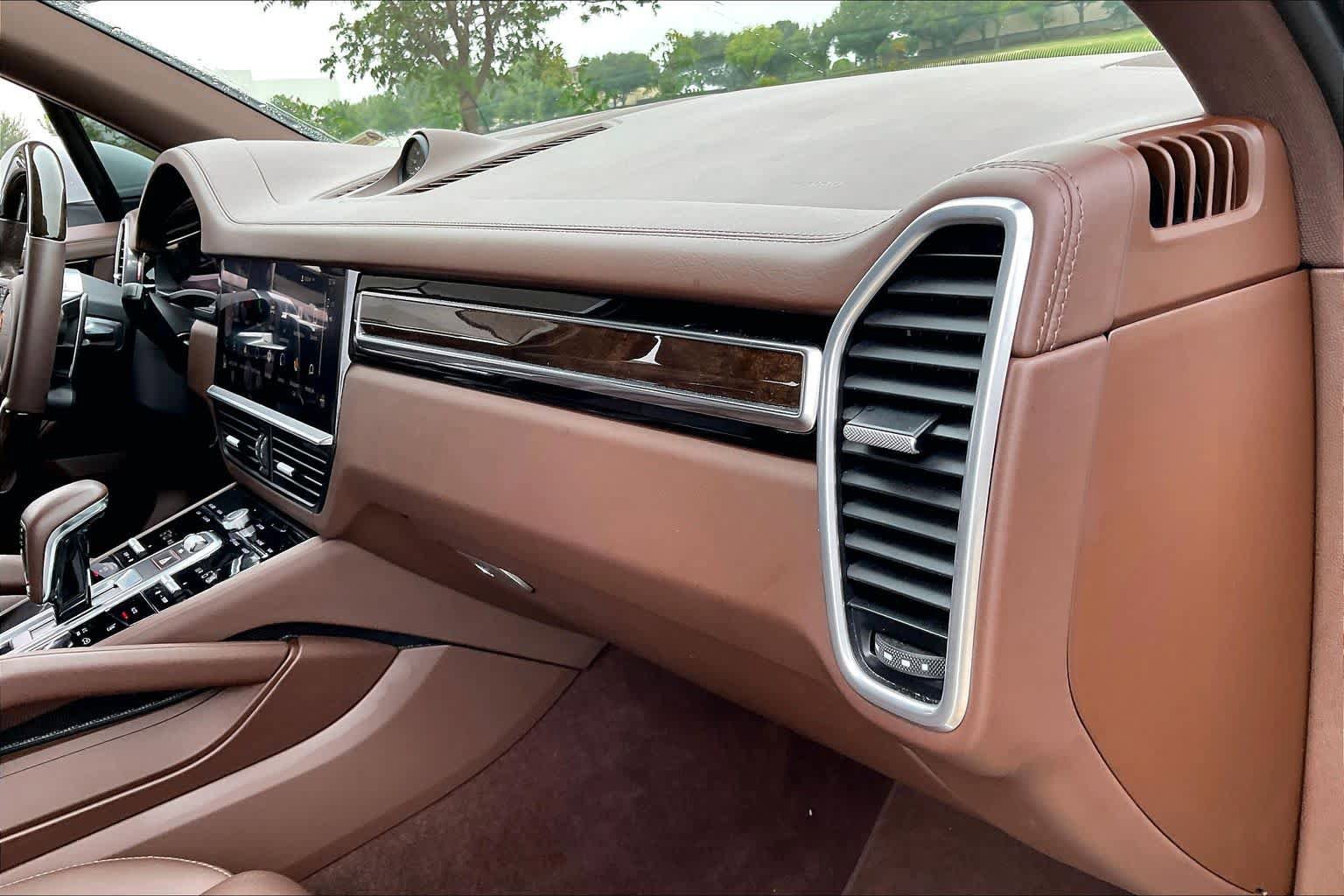 Used 2023 Porsche Cayenne AWD/4WD image 18