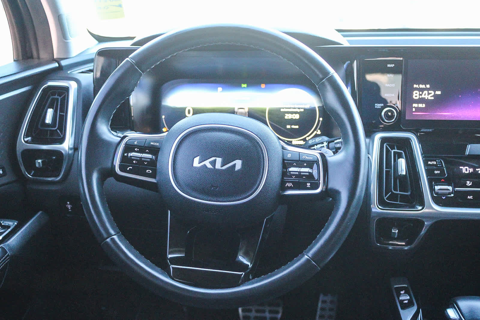 Used 2023 Kia Sorento SX AWD/4WD image 15