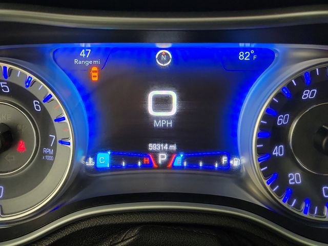 Used 2018 Chrysler 300 Limited RWD image 2