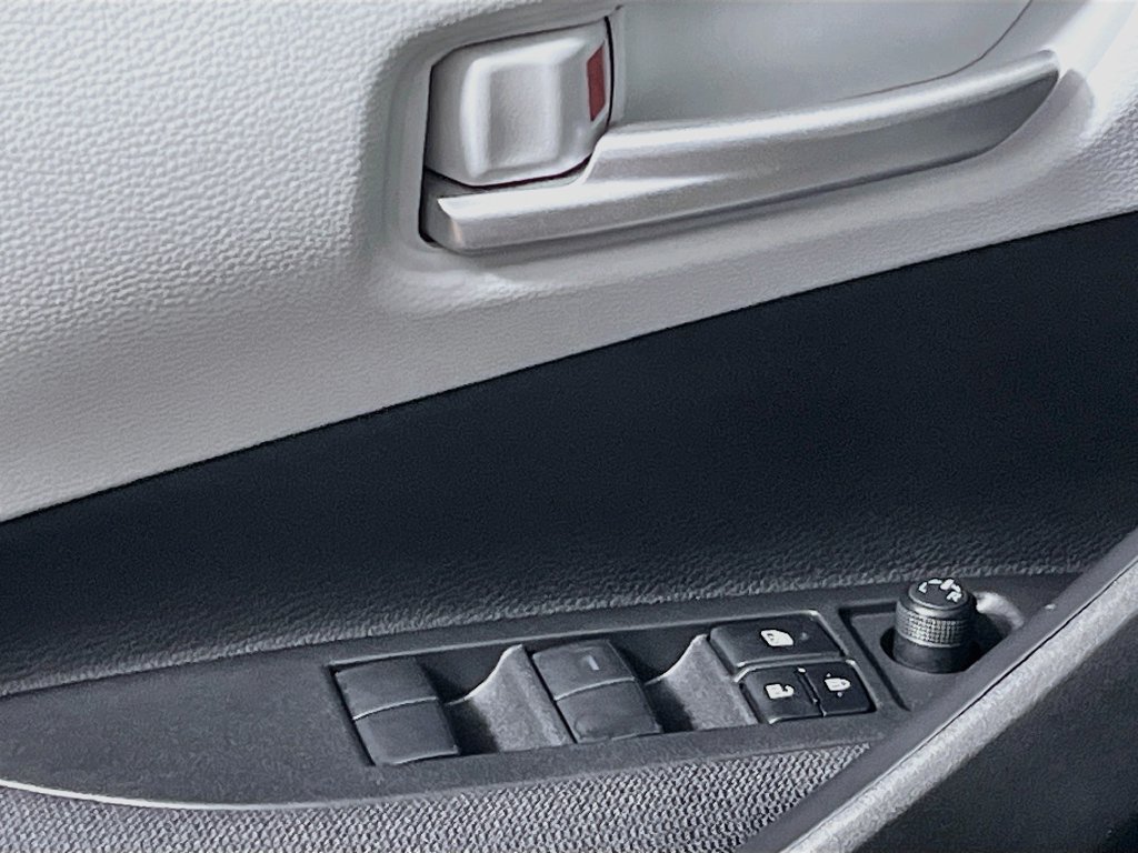 Used 2026 Toyota Corolla SE FWD image 14