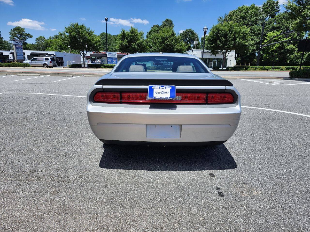 Used 2010 Dodge Challenger SE RWD image 10