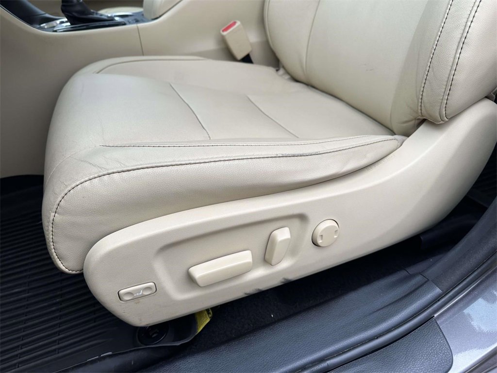 Used 2015 Toyota Highlander XLE image 17