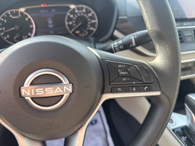 Used 2025 Nissan Altima 2.5 SV FWD image 17