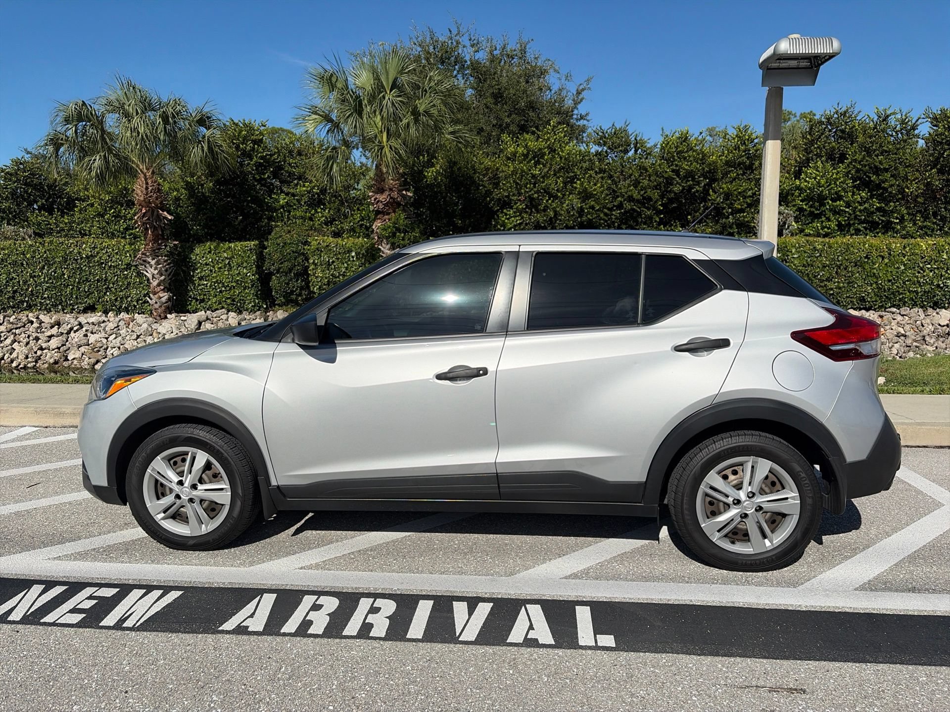 Used 2020 Nissan Kicks S FWD image 11