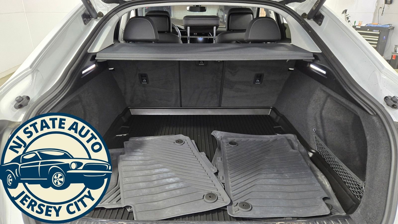 Used 2022 Audi e-tron Premium w/ Convenience Plus Package image 38