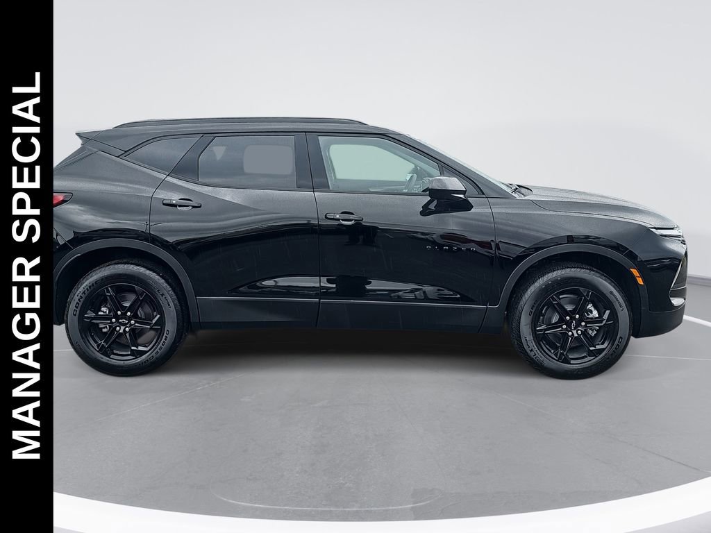 New 2025 Chevrolet Blazer LT w/ Convenience Package image 2