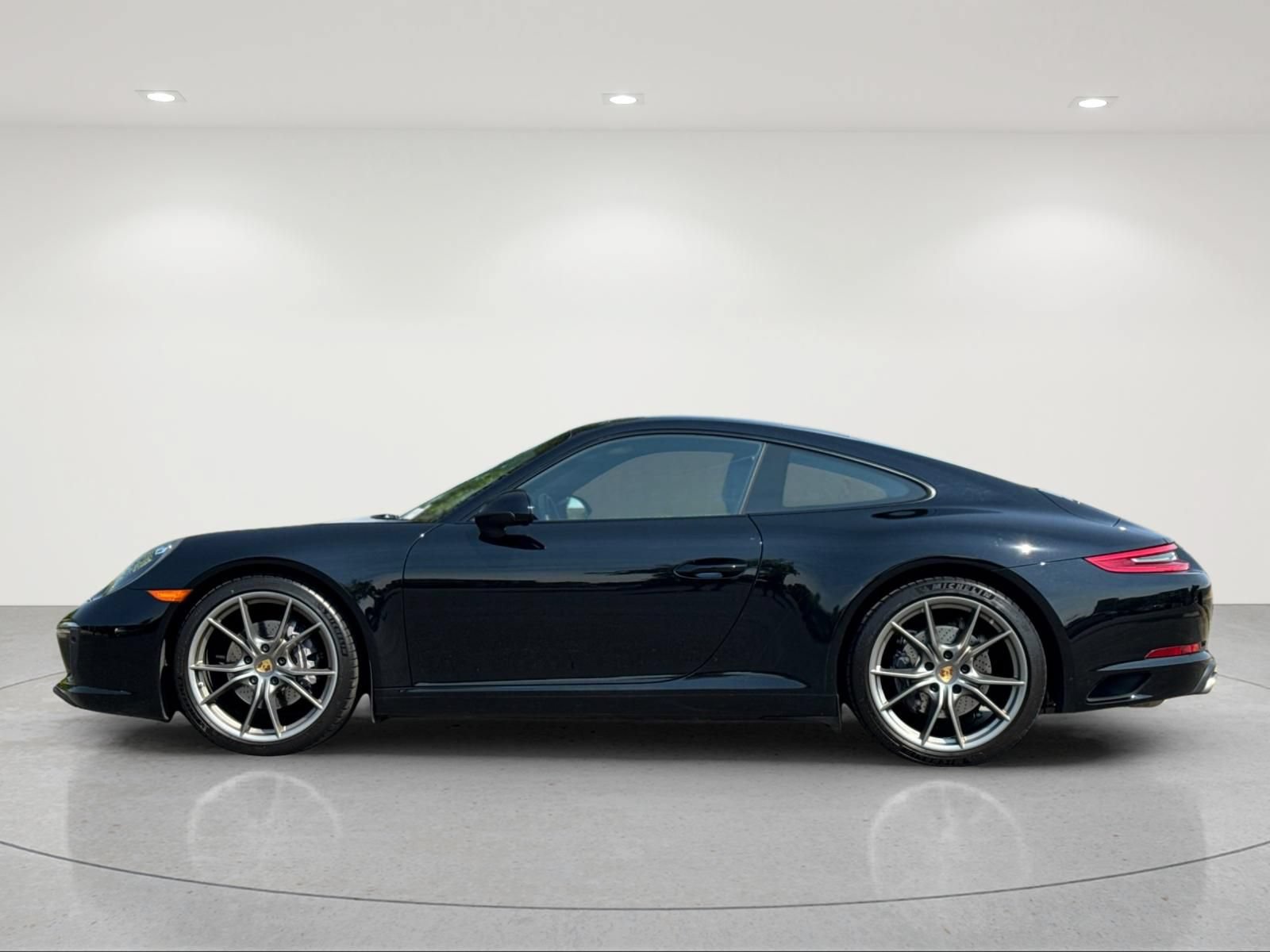 Used 2017 Porsche 911 Carrera RWD image 2