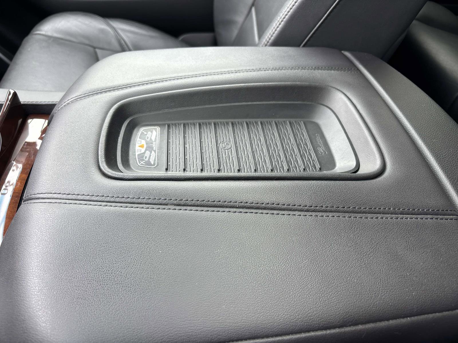 Used 2020 Cadillac Escalade Luxury image 37