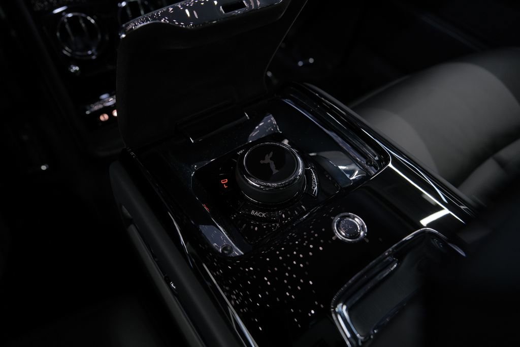 Used 2026 Rolls-Royce Phantom Sedan image 42
