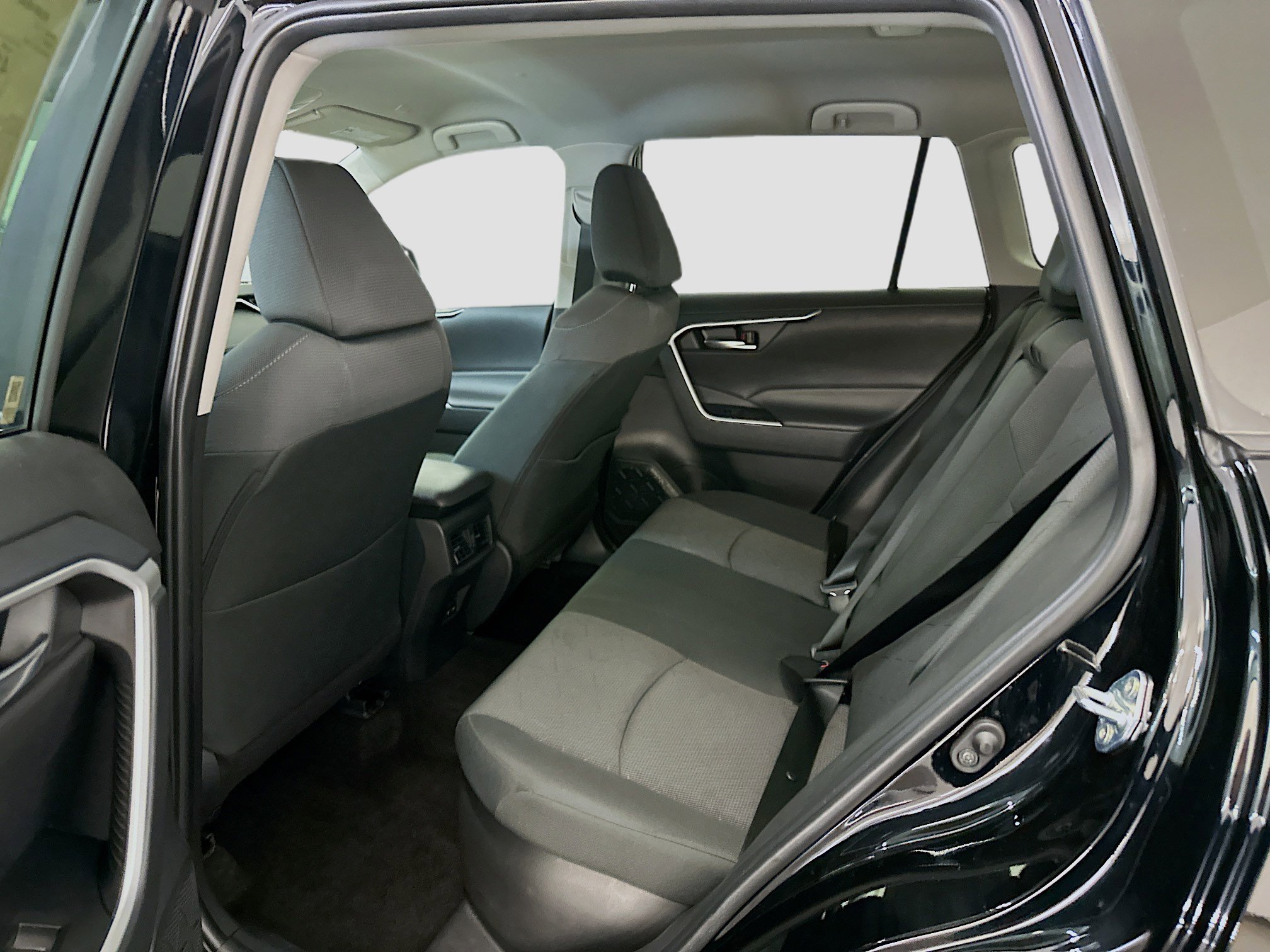 Used 2025 Toyota RAV4 XLE image 29