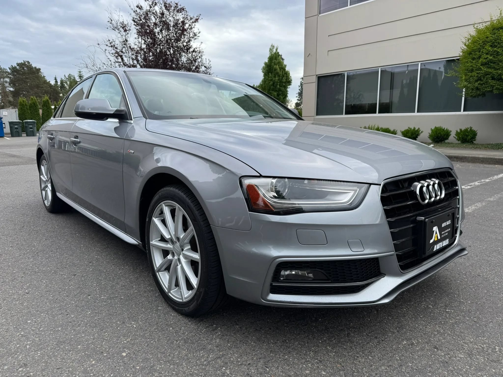 Used 2016 Audi A4 2.0T Premium w/ Audi MMI Navigation Plus FWD image 2