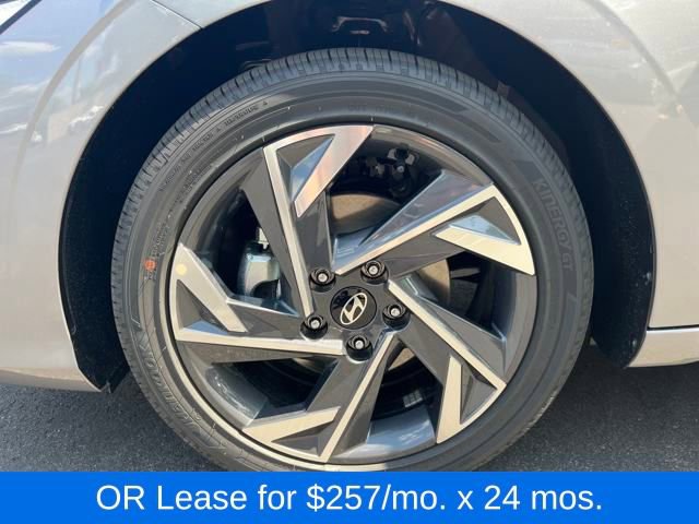 New 2025 Hyundai Elantra SEL image 9