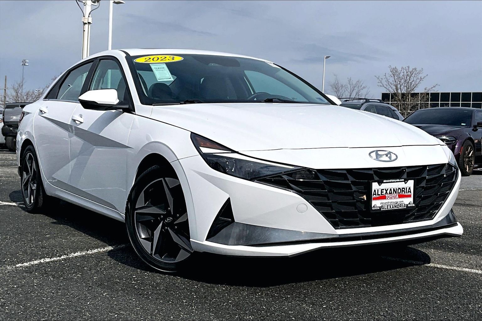 Used 2023 Hyundai Elantra Limited image 2
