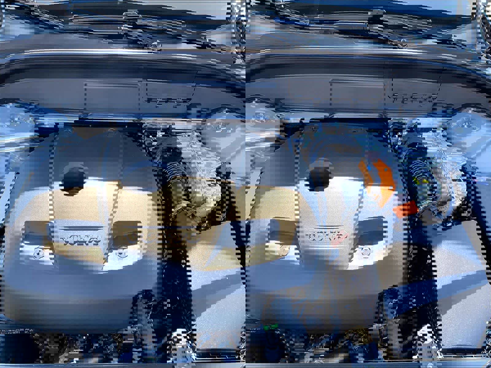 New 2026 Volvo XC60 T8 Ultra w/ Climate Package image 13