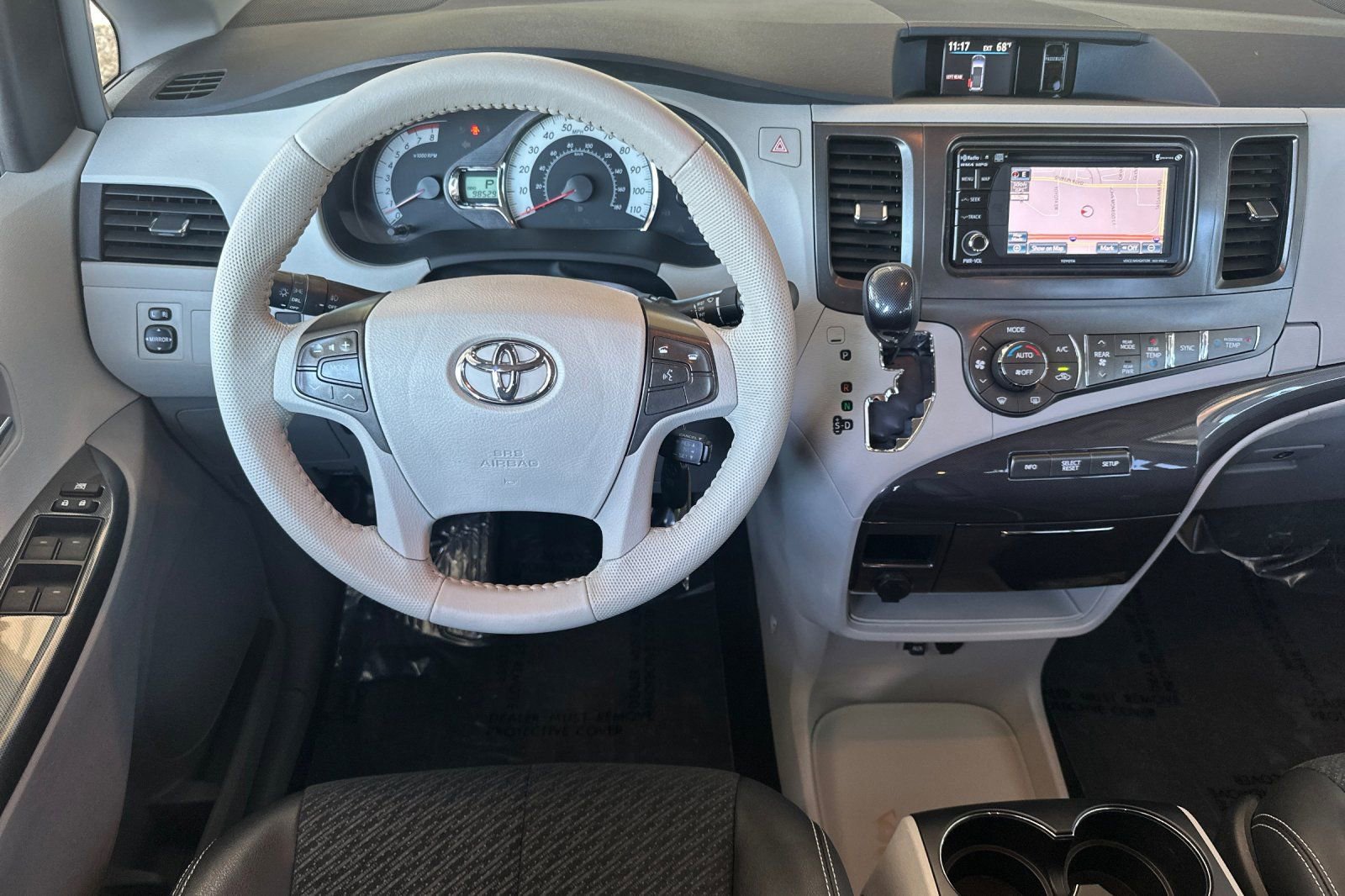 Used 2014 Toyota Sienna SE FWD image 16