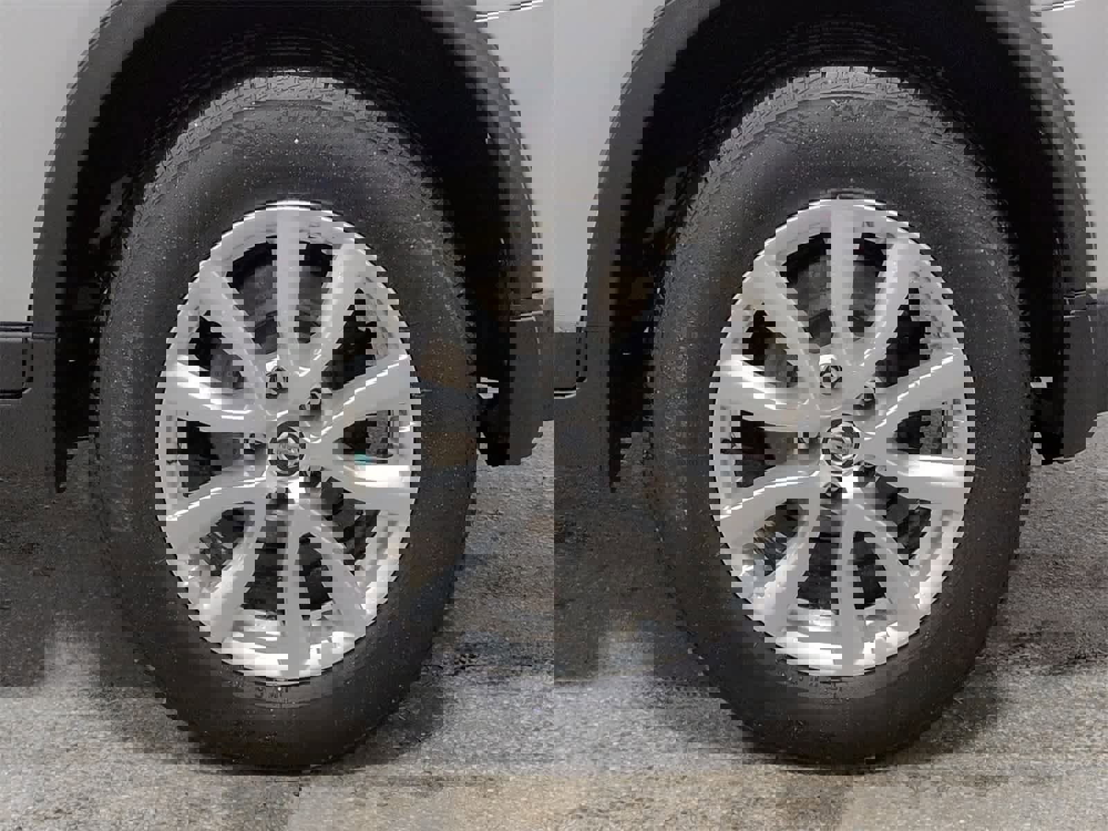 Used 2017 Nissan Rogue SV w/ Sun & Sound Touring Package image 14