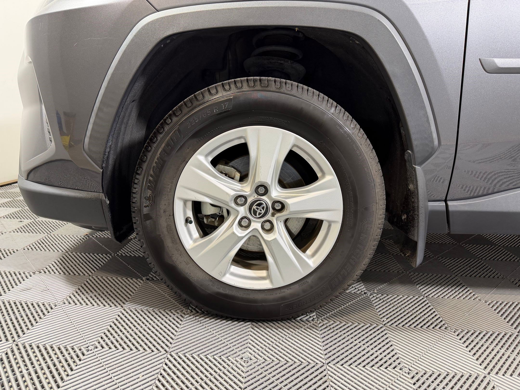 Used 2021 Toyota RAV4 XLE w/ Convenience Package AWD/4WD image 9