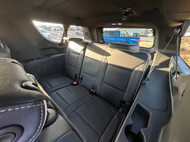 New 2025 Chevrolet Suburban Premier image 8